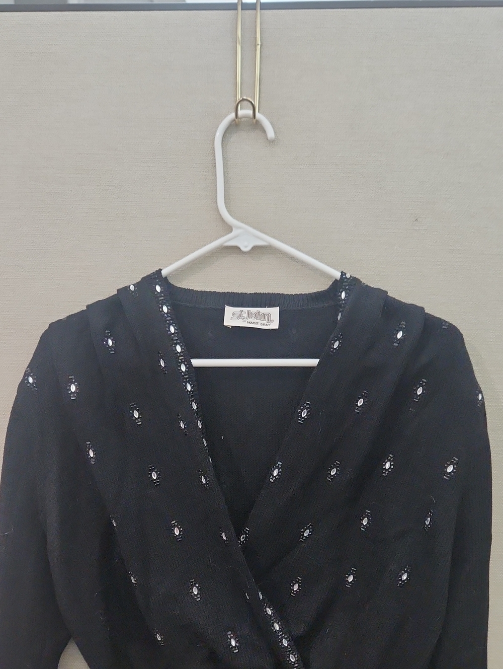 St. John Knit Crossover Sweater Size 6 - Picture 2 of 16